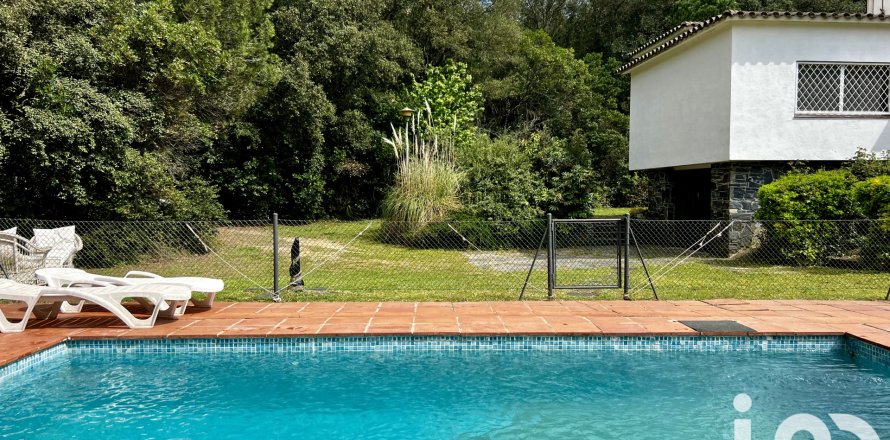 Квартира в Досриус, Барселона, Испания 4 спальни, 150м2 №153555