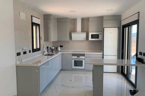 Villa till salu i Pinoso, Alicante, Spanien 4 sovrum, 180 kvm. Nr. 171654 - foto 7