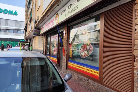 Propiedad comercial en venta en Torrevieja, Alicante, España 4 dormitorios, 91 m2 No. 155688 - foto 2