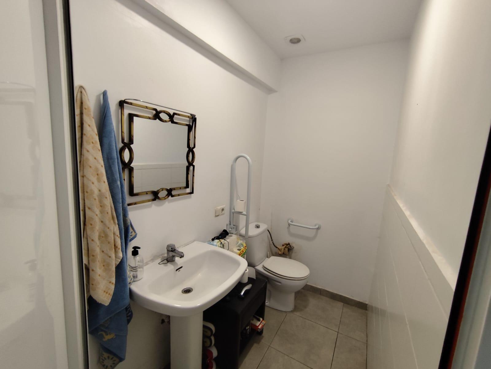 Propiedad comercial en Torrevieja, Alicante, España 4 dormitorios, 91 m2 No. 155688