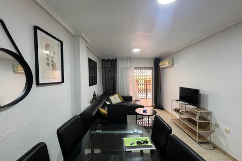 Apartament w Torrevieja, Alicante, Hiszpania 3 sypialnie, 110 mkw. nr 155686 – zdjęcie 13