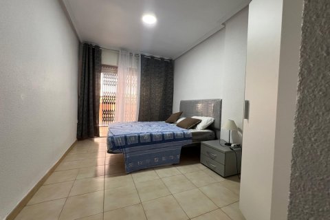 Apartament w Torrevieja, Alicante, Hiszpania 3 sypialnie, 110 mkw. nr 155686 – zdjęcie 28