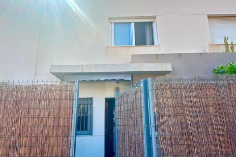 Radhus till salu i Torrevieja, Alicante, Spanien 2 sovrum, 115 kvm. Nr. 155682 - foto 3