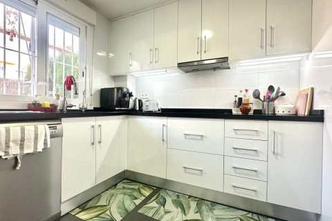 Radhus till salu i Torrevieja, Alicante, Spanien 2 sovrum, 115 kvm. Nr. 155682 - foto 7