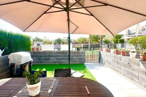 Radhus till salu i Torrevieja, Alicante, Spanien 2 sovrum, 115 kvm. Nr. 155682 - foto 17