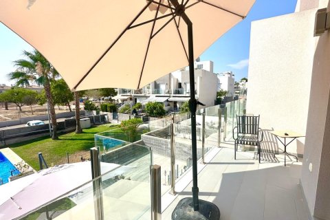 Radhus till salu i Torrevieja, Alicante, Spanien 2 sovrum, 115 kvm. Nr. 155682 - foto 18