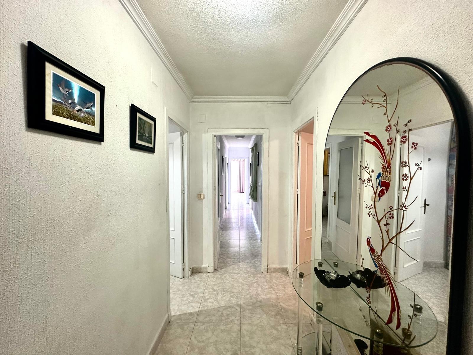 Apartment in Torrevieja, Alicante, Spain 3 bedrooms, 120 sq.m. No. 155687