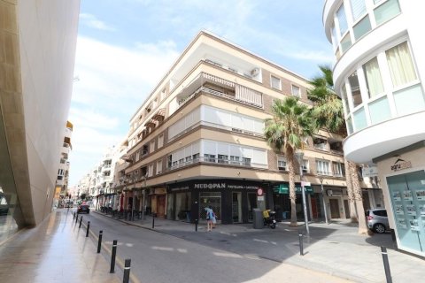 Apartamento en Torrevieja, Alicante, España 3 dormitorios, 128 m2 No. 194120