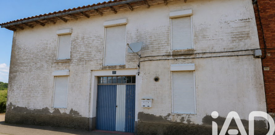 Villa in Leon, Spain 2 bedrooms, 333 sq.m. No. 184756