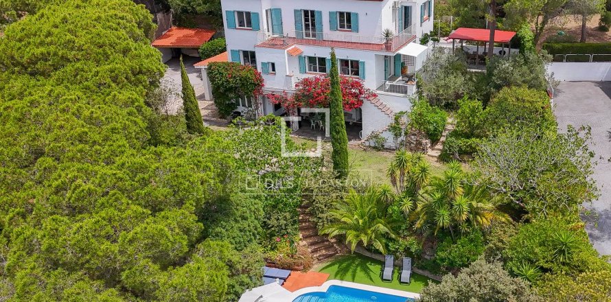 Villa a Cabrils, Barcelona, Spagna 5 camere da letto, 392 mq. N° 195600