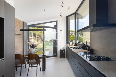 Villa for sale in Premia De Dalt, Barcelona, Spain 5 bedrooms, 525 sq.m. No. 195599 - photo 9