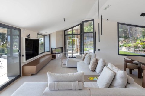 Villa for sale in Premia De Dalt, Barcelona, Spain 5 bedrooms, 525 sq.m. No. 195599 - photo 12