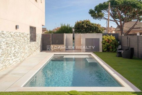 Kamienica w Platja D'aro, Girona, Hiszpania 4 sypialnie, 120 mkw. nr 177092 – zdjęcie 3