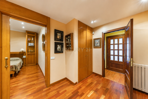 Сasa en venta en Sant Cugat del Vallès, Barcelona, España 5 dormitorios, 432 m2 No. 172031 - foto 4