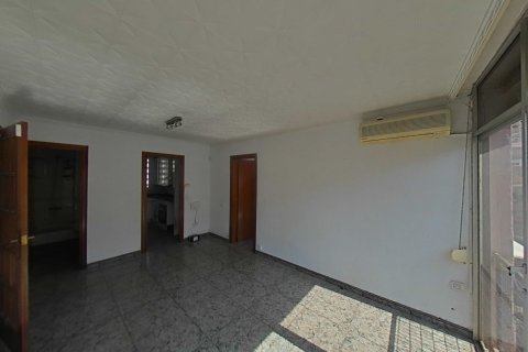 Apartamento en venta en Badalona, Barcelona, España 3 dormitorios, 50 m2 No. 172034 - foto 2