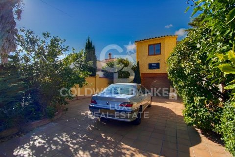 Hus till salu i Empuriabrava, Girona, Spanien 7 sovrum, 276 kvm. Nr. 160368 - foto 15