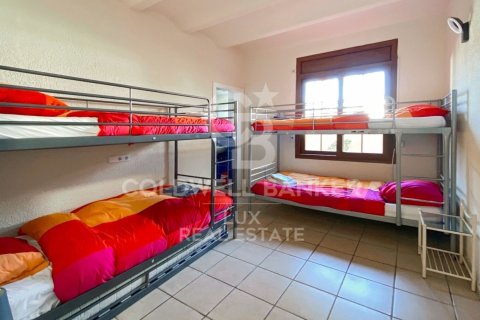 Hus till salu i Empuriabrava, Girona, Spanien 7 sovrum, 276 kvm. Nr. 160368 - foto 13