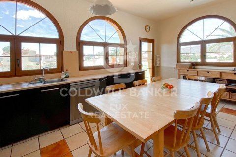 Продажа дома в Эмпуриабрава, Герона, Испания 7 спален, 276м2 №160368 - фото 3