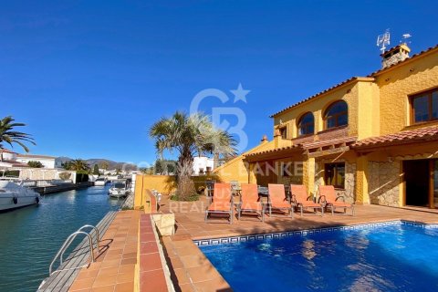 Dom w Empuriabrava, Girona, Hiszpania 7 sypialni, 276 mkw. nr 160368