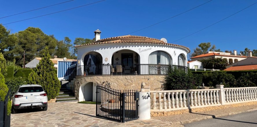 Вилла в Л'Альфас дель Пи, Аликанте, Испания 2 спальни, 120м2 №147495