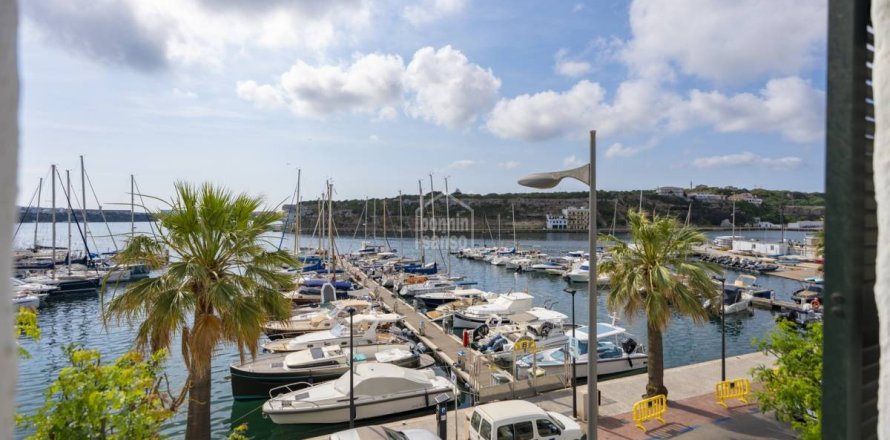 Apartment in Mahon, Menorca, Spain 4 bedrooms, 117 sq.m. No. 172036