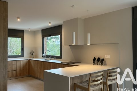 House for sale in Lloret de Mar, Girona, Spain 3 bedrooms, 200 sq.m. No. 172430 - photo 4