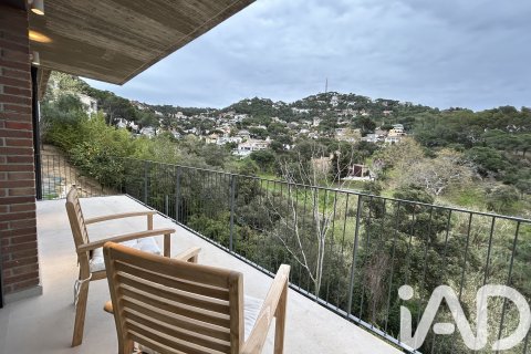 House for sale in Lloret de Mar, Girona, Spain 3 bedrooms, 200 sq.m. No. 172430 - photo 11