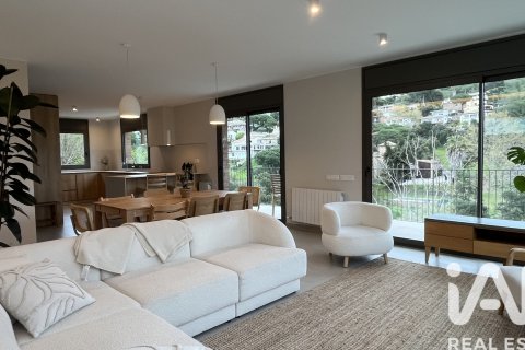 House for sale in Lloret de Mar, Girona, Spain 3 bedrooms, 200 sq.m. No. 172430 - photo 1