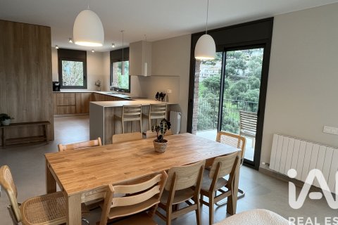 House for sale in Lloret de Mar, Girona, Spain 3 bedrooms, 200 sq.m. No. 172430 - photo 3