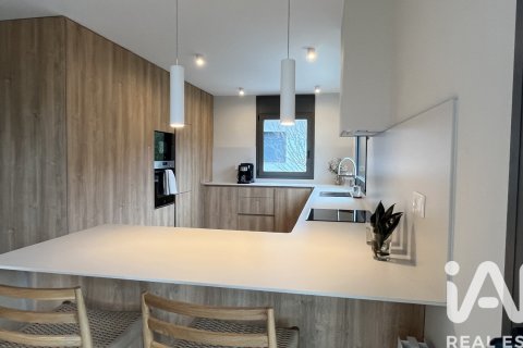 House for sale in Lloret de Mar, Girona, Spain 3 bedrooms, 200 sq.m. No. 172430 - photo 8