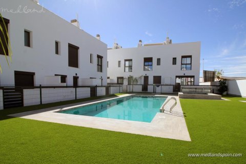 Kamienica w Pilar de la Horadada, Alicante, Hiszpania 3 sypialnie, 115 mkw. nr 143880 – zdjęcie 14