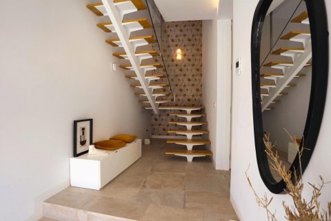 Villa for sale in La Florida, Alicante, Spain 3 bedrooms, 320 sq.m. No. 165360 - photo 5