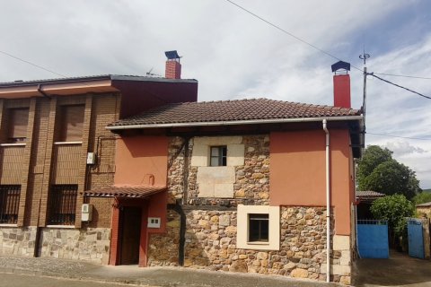 Villa till salu i Vegaquemada, Leon, Spanien 5 sovrum, 156 kvm. Nr. 195096 - foto 1