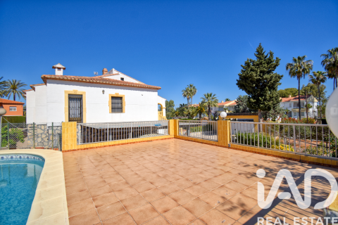 Сasa en venta en Dénia, Alicante, España 8 dormitorios, 525 m2 No. 195151 - foto 1