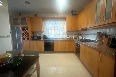 Villa en venta en Alicante, España 3 dormitorios, 200 m2 No. 149123 - foto 14