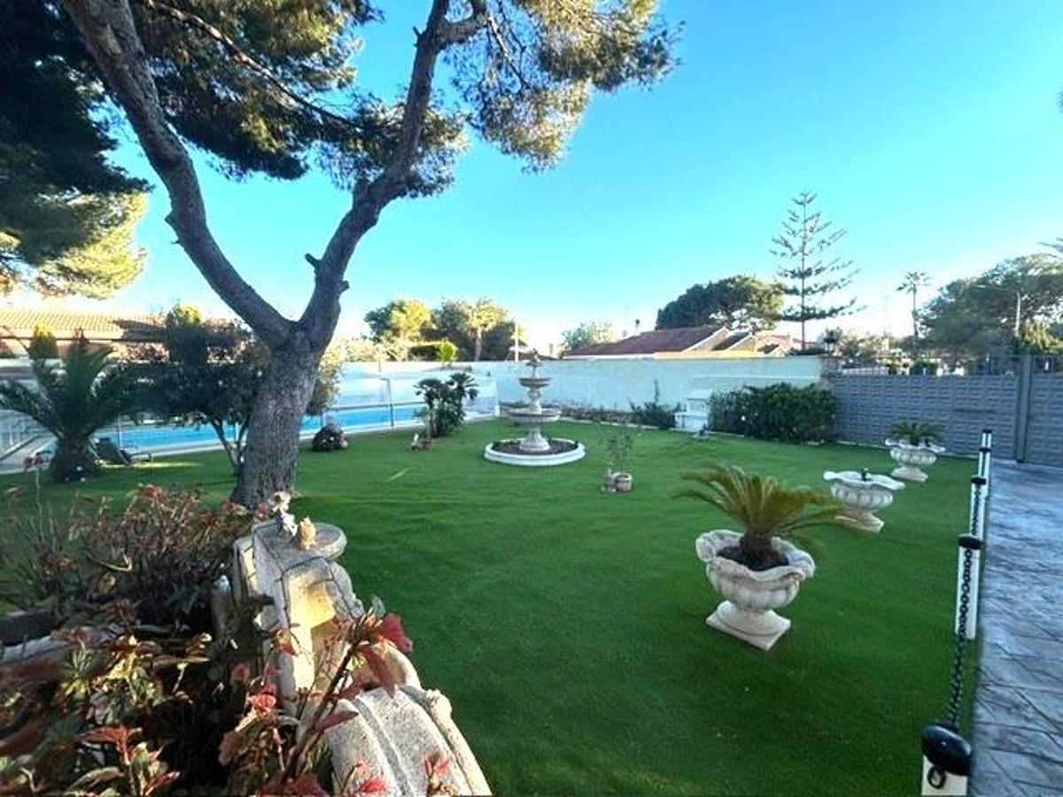 Villa a Alicante, Spagna 3 camere da letto, 200 mq. N° 149123