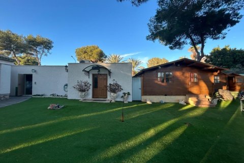 Villa en venta en Alicante, España 3 dormitorios, 200 m2 No. 149123 - foto 5