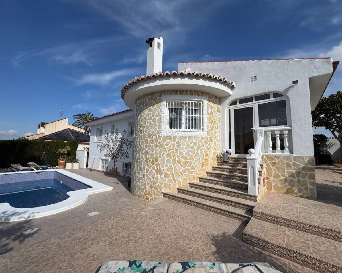 Villa à Benijofar, Alicante, Espagne 4 chambres,  No. 149122
