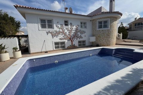 Вилла в Бенихофар, Аликанте, Испания 4 спальни,  №149122