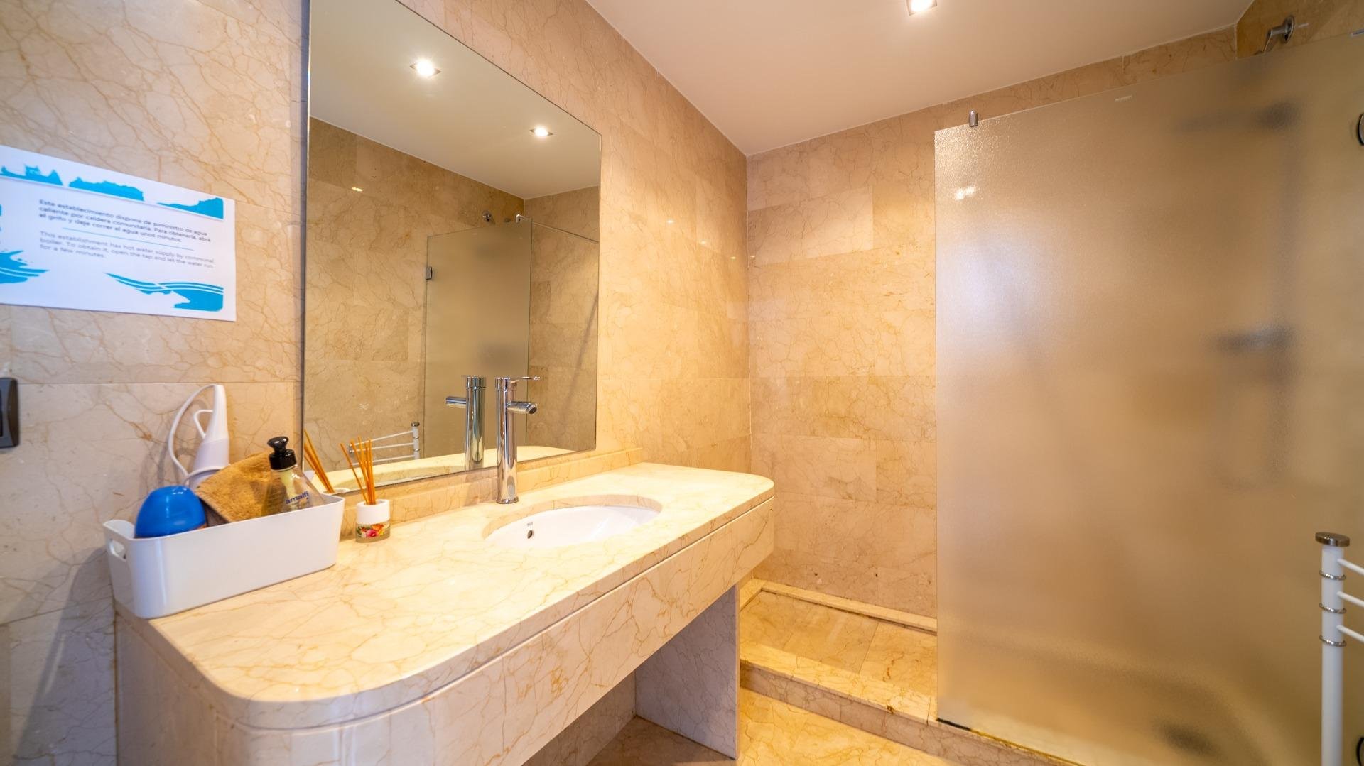 Kattohuoneisto Alicante, Espanja 2 makuuhuonetta, 130 m2 No. 179298