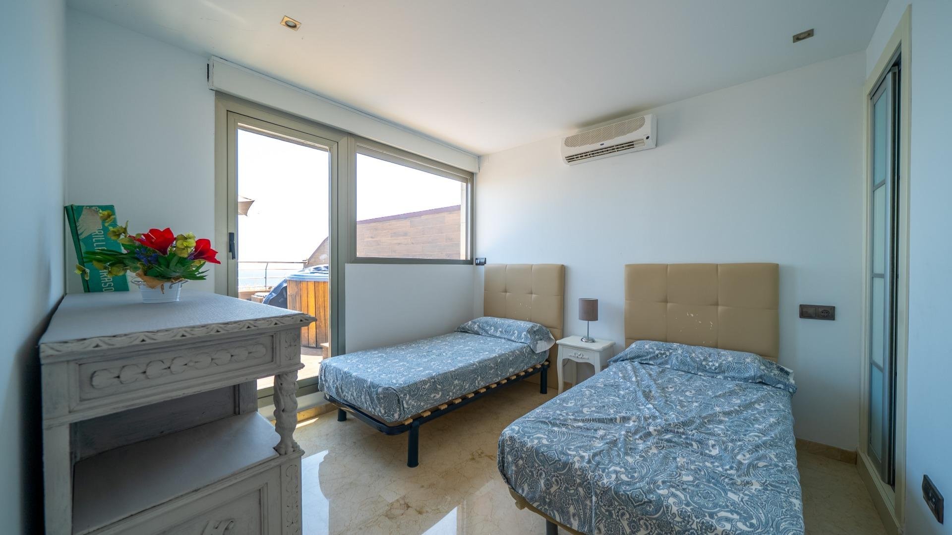 Kattohuoneisto Alicante, Espanja 2 makuuhuonetta, 130 m2 No. 179298