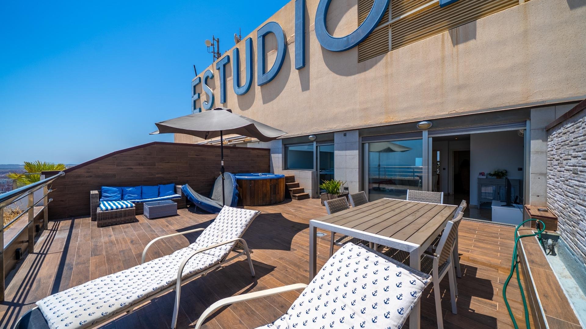 Kattohuoneisto Alicante, Espanja 2 makuuhuonetta, 130 m2 No. 179298