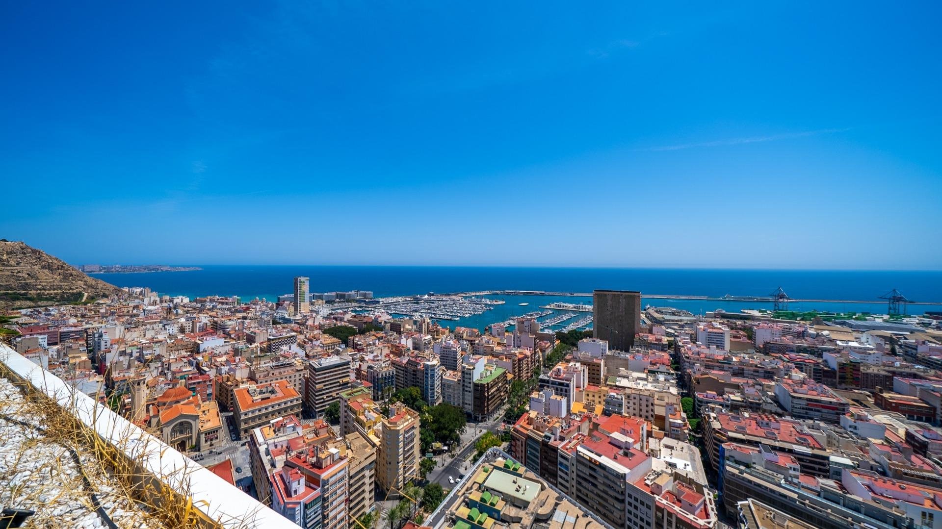 Kattohuoneisto Alicante, Espanja 2 makuuhuonetta, 130 m2 No. 179298