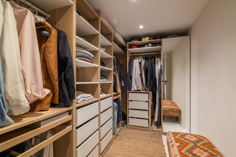 Huoneisto myytävänä Barcelona, Espanja, 3 makuuhuonetta, 172 m2 No. 143310 - kuva 9