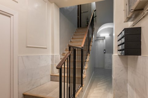 Huoneisto myytävänä Barcelona, Espanja, 3 makuuhuonetta, 172 m2 No. 143310 - kuva 21