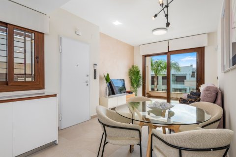 Huoneisto myytävänä Los Balcones, Alicante, Espanja, 2 makuuhuonetta, 63 m2 No. 144890 - kuva 6