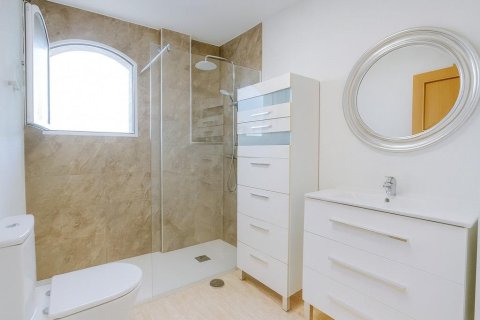 Townhouse for sale in Cabo Roig, Alicante, Spain 3 bedrooms, 99 sq.m. No. 146901 - photo 12