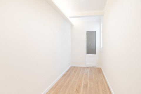 Apartamento en venta en Barcelona, España 3 dormitorios, No. 140831 - foto 18