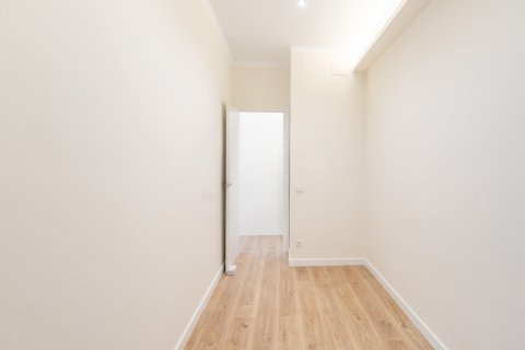 Apartamento en venta en Barcelona, España 3 dormitorios, No. 140831 - foto 19