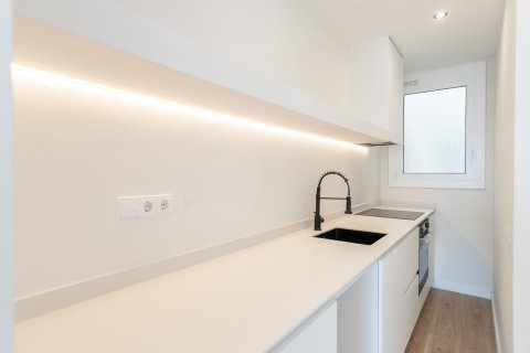 Apartamento en venta en Barcelona, España 3 dormitorios, No. 140831 - foto 7